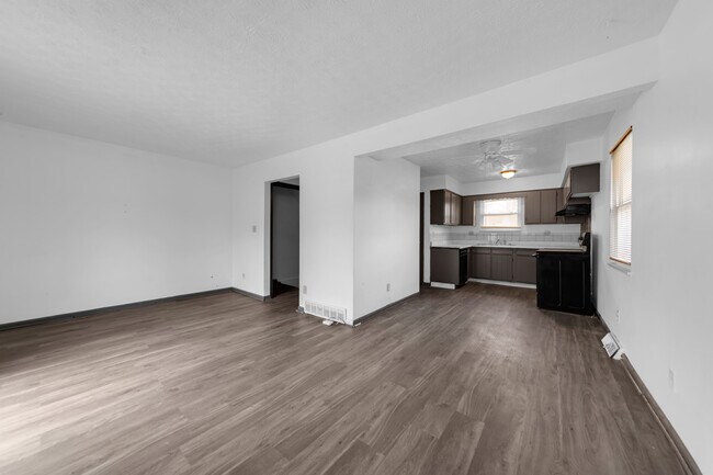 Photo - 2573 Woodsedge Rd