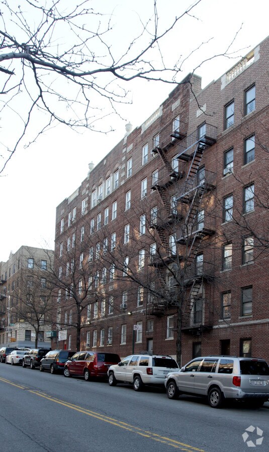 Building - 315 Wadsworth Ave