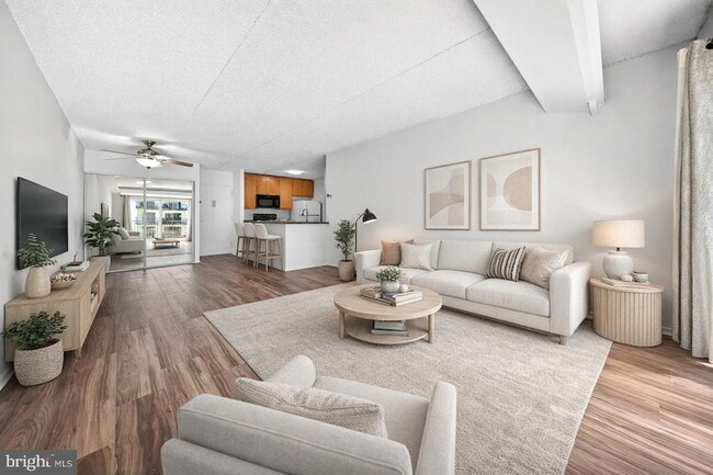 Building Photo - 60 S Van Dorn St Unit 413