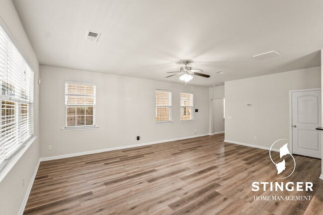 Photo - 165 Mission Way