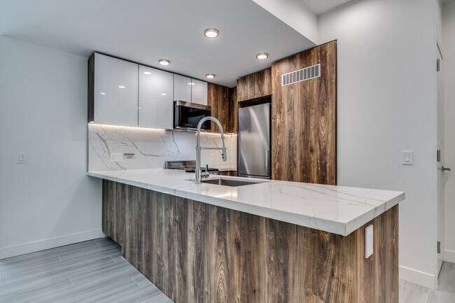 Photo - 1168 Pendrell St Unit 301