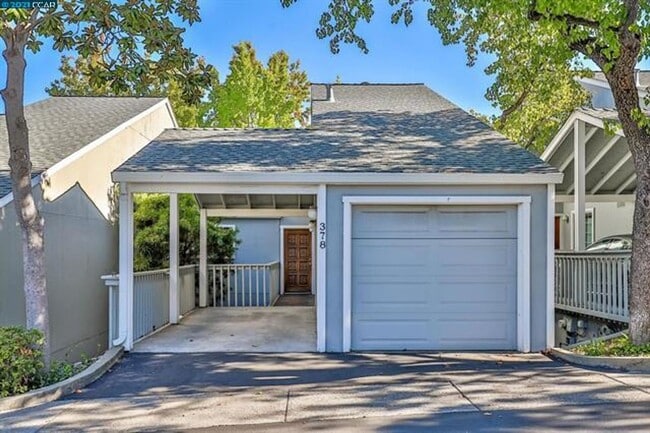 Building Photo - 3 bedroom 2.5 bathroom townhome w/ 1 car garage in desirable Pleasant Hill neighborhood.