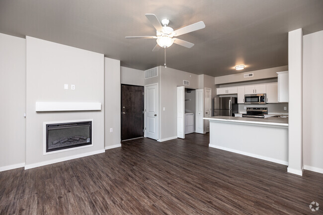 2BR, 2BA - 1,000 SF - Living Room - Sycamore Suites Apartments