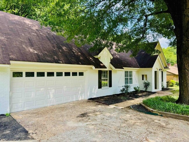 Photo - 2212 Howard Rd
