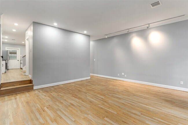 Photo - 2002 Fairview St