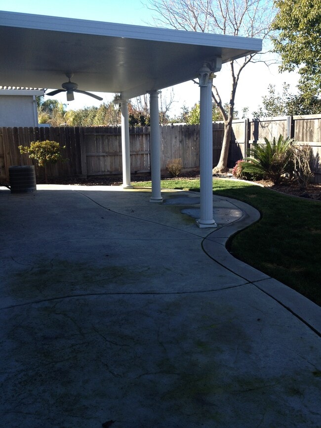 Patio - 400 Rick Heinrich Cir