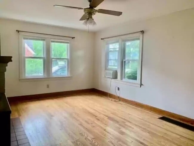 Photo - 3817 W 10th St