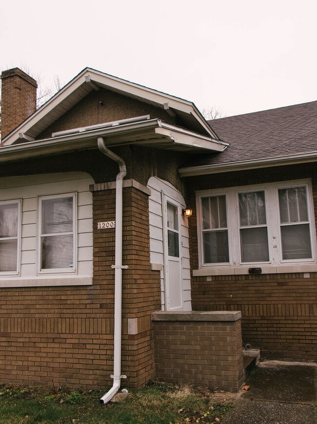 Photo - 1200 N Orange St Unit Basement Studio #4