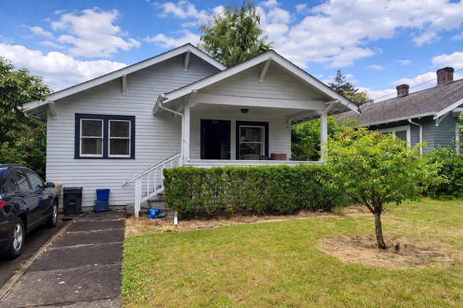 Photo - Stunning 6 Bed, 2 Bath House with Front Porch and Backyard a few Steps Away from OSU Campus!