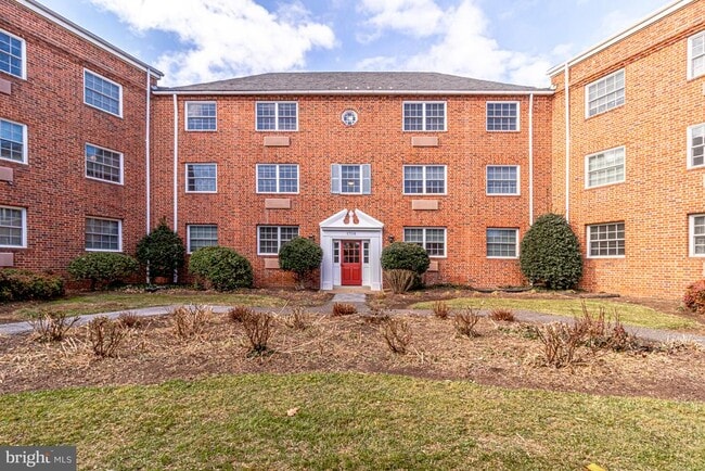 Photo - 1708 W Abingdon Dr Unit 301