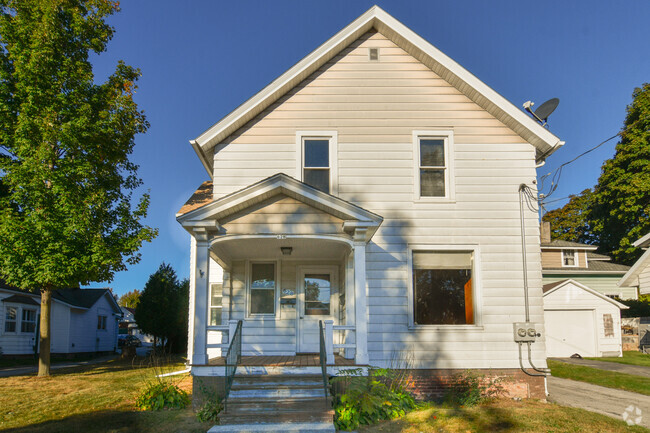 Building Photo - 628 N 7th St Unit Upper Rental