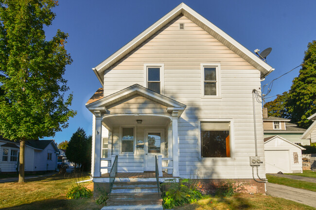 Photo - 628 N 7th St Apartments Unit Upper