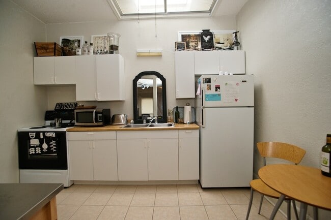 Photo - 704 N 3rd St Unidad 3