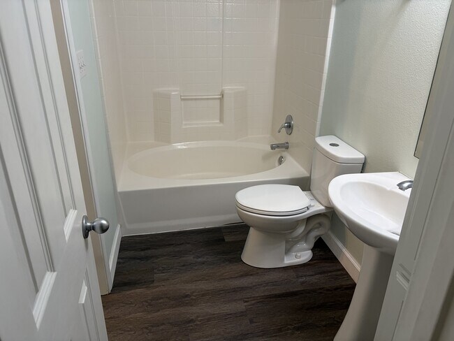 Photo - 309 W Hickory St