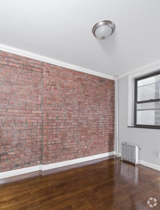 Building Photo - 422 E 9th St Rental