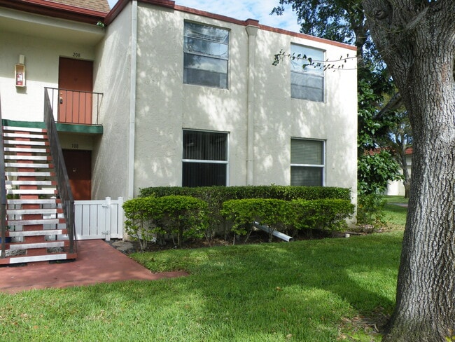 Building Photo - 15 Willowbrook Ln Unit 108