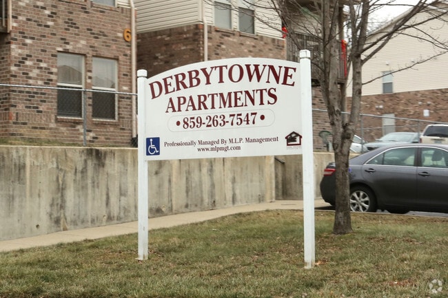 Derbytowne Apartments - Derbytowne Apartments