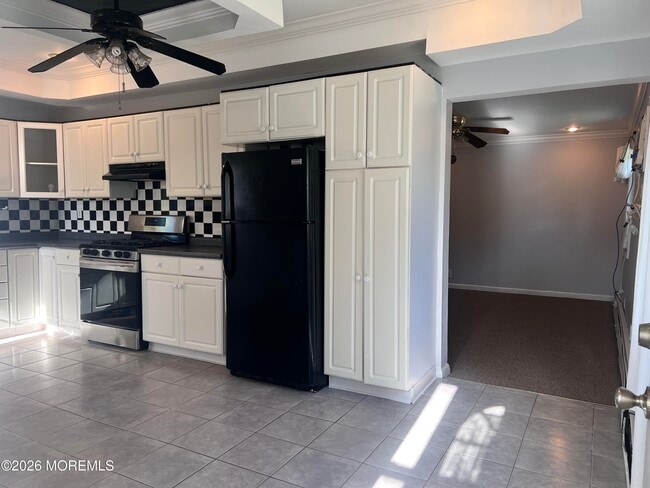 Photo - 391 Monmouth Ave Unidad 1