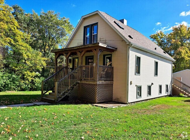 Building Photo - 453 E Walnut St Rental