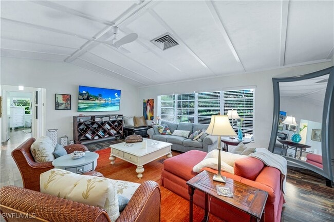 Building Photo - 1382 Jamaica Rd