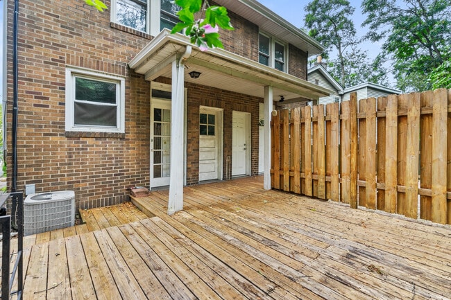 Photo - 6217 Monitor St