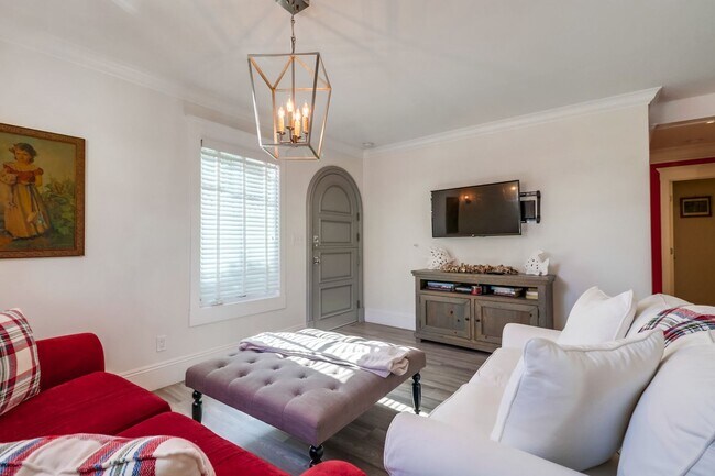 Photo - Furnished 2Bd/1Ba Apartment JULY-AUGUST 2025