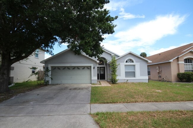 Building Photo - GORGEOUS 4 Bedroom, 2 Bathroom Home in Lak...