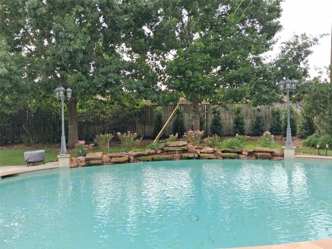Building Photo - 1722 Parklake Village Dr