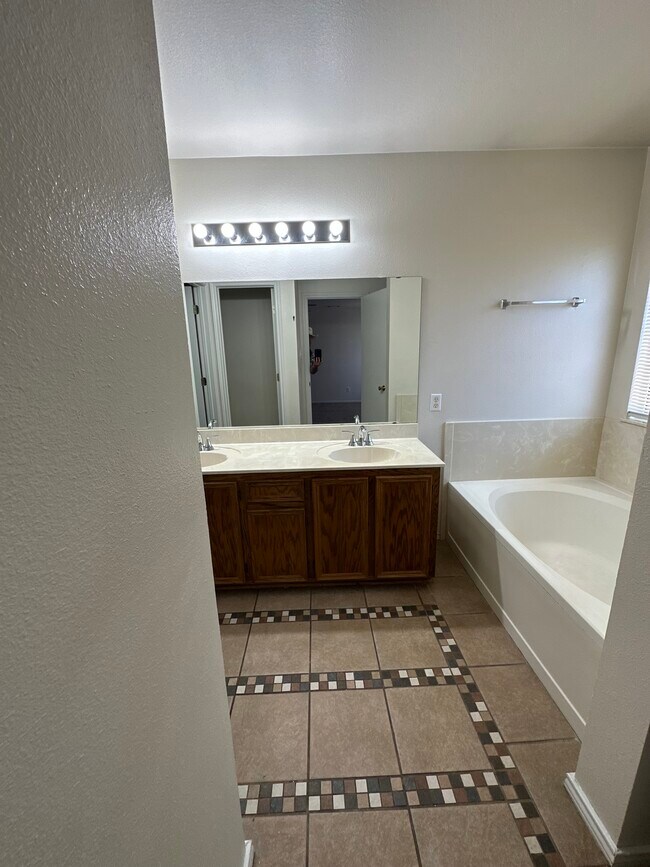 Photo - 503 Delmar Dr