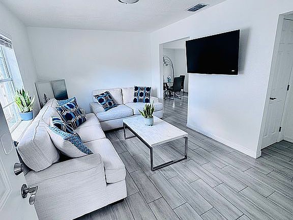 Photo - 1814 E Emma St