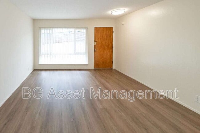 Photo - 480 Crescent St