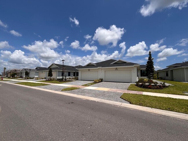 Building Photo - 10755 NW Wilgrove Lane