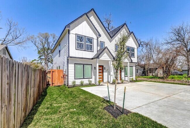2206 Dolly Wright St