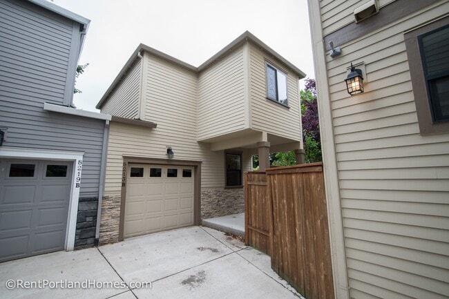 Building Photo - ADS457 Unit #B