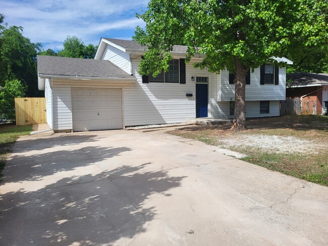 Building Photo - 1623 Denison Dr