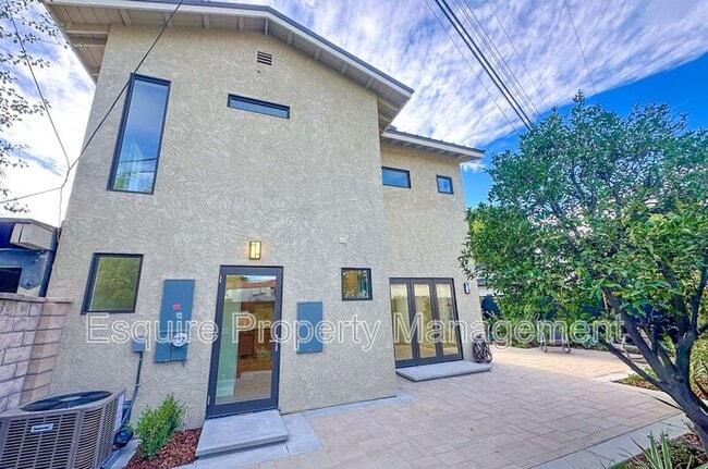 Photo - 1154 Essex Way House