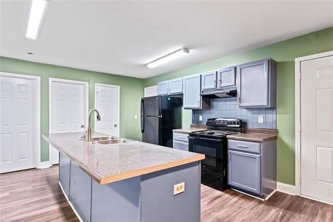 Building Photo - 930 Hall St NW Rental