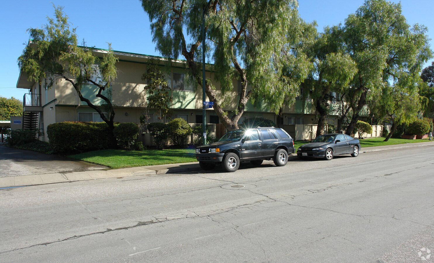Park Lane Apartments - Park Lane Apartments