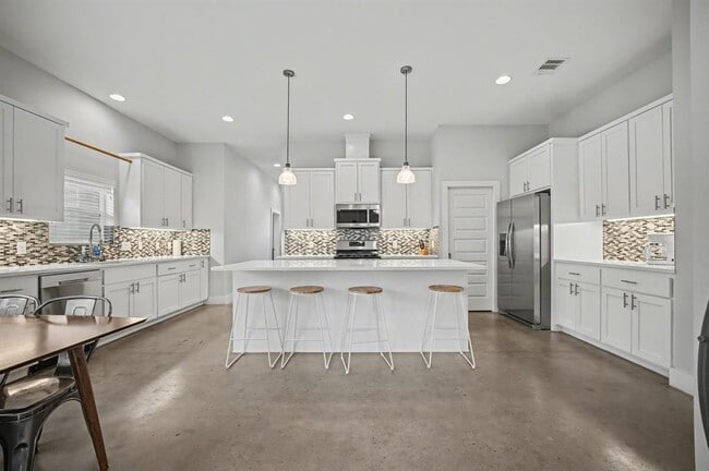 Photo - 6700 Canal St