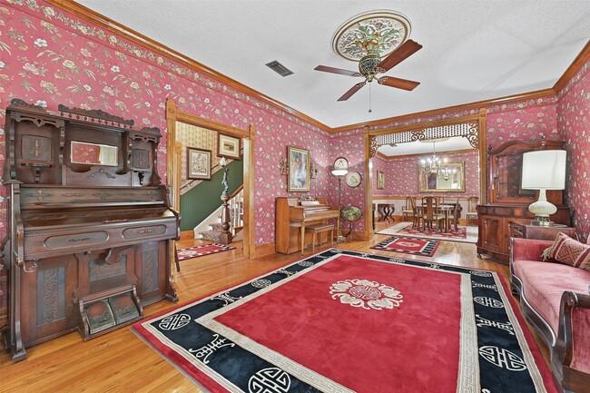 Photo - 1403 Broadway Avenue J