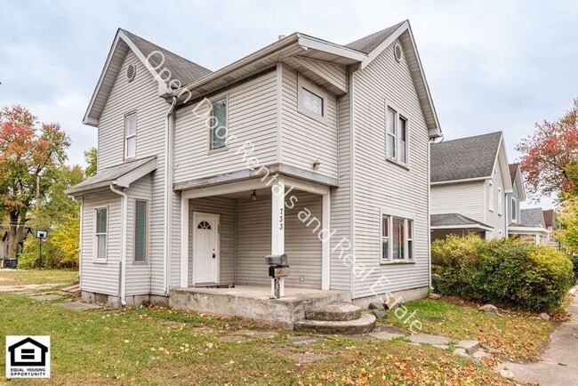 Building Photo - 733 3rd St