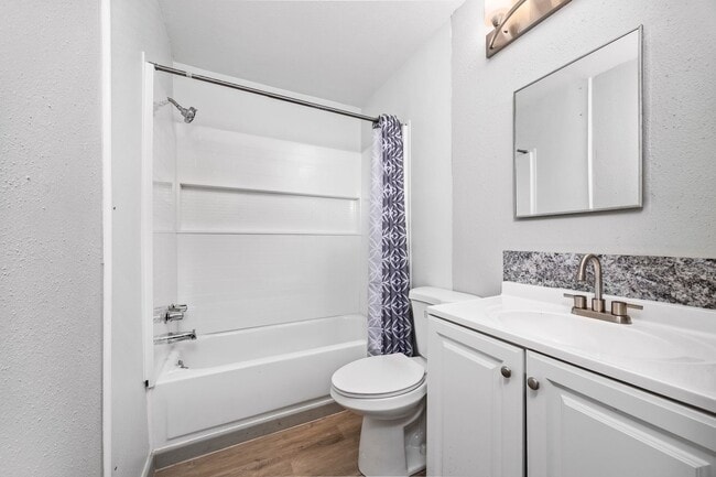 Photo - Newly Renovated 2 Bedroom, 2 Bath home on 1 acre near Downtown Live Oak