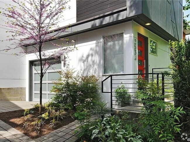 Building Photo - Beatiful 2 bed/ 2 bath townhome in Madison...