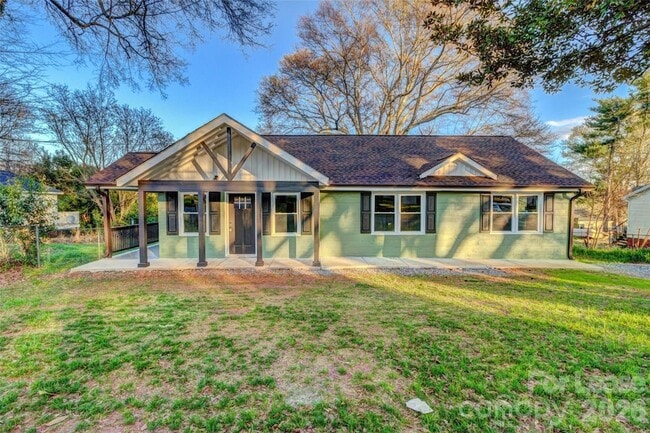 Building Photo - 824 2nd St