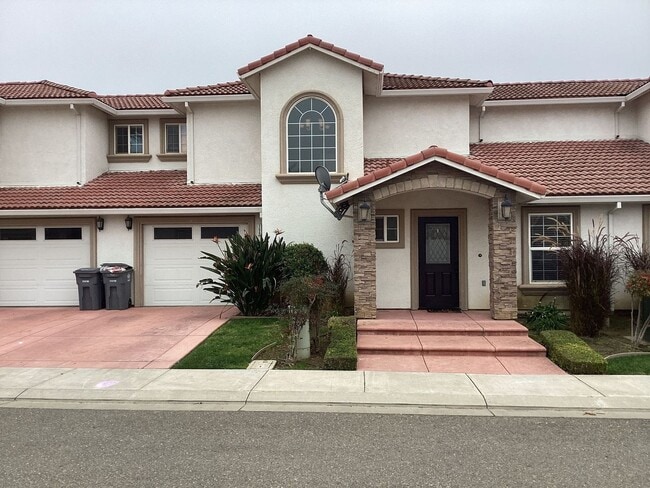 Building Photo - NOW AVAILABLE!! BEAUTIFUL GUSTINE HOME LOCATED IN GATED COMMUNITY