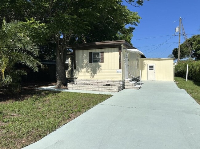 Building Photo - 5844 Sunshine Park Dr