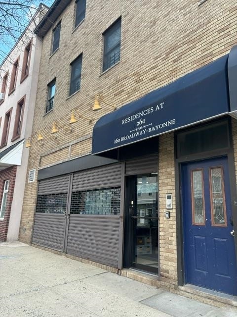 Building Photo - 260 Broadway Unit 4