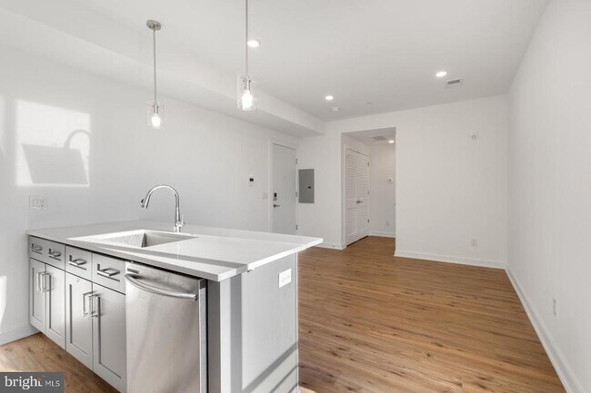 Photo - 304 Master St Unit 3