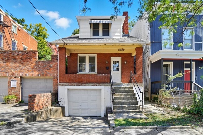 Building Photo - 3 Bedroom House Available in Clifton Near ...