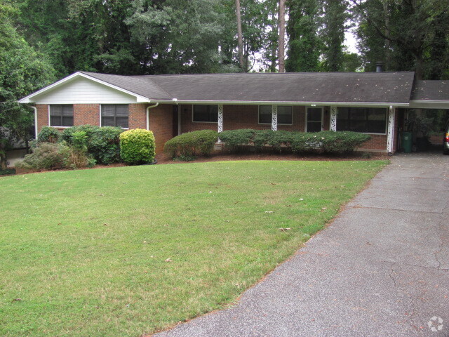 Duplex: 1405 entrance is on the right side next to the carport. - 1405 Southland Vista Ct NE Rental